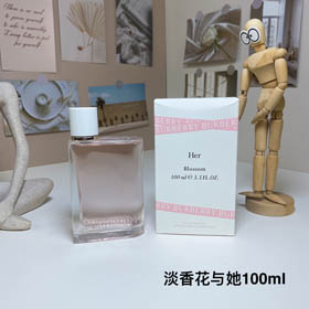 Burberry Fiori e la sua Eau de Toilette-3345  
