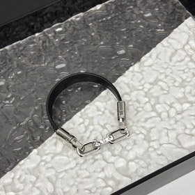 Louis Vuitton LV in pelle anello a catena in metallo con lettere incise su entrambi i lati del bracc  