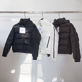 ALO Giacca in piuma spessa e calda con cappuccio a nastro tessuto-4900  