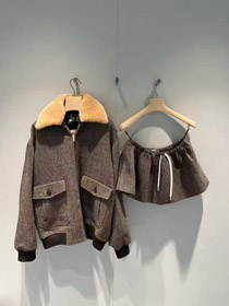 Miu Miu nuovo vestito in lana in stile vintage con giacca a lapello ricamata-5366  