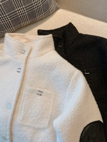 Chanel nuova giacca imbottita breve con chiusura a bottone e colletto stand-up-5372  