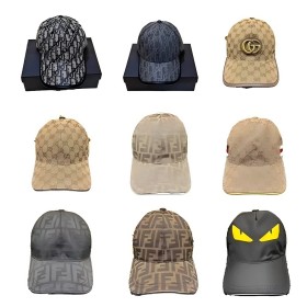 Cappello Dior, Gucci, Fendi (stile 40)